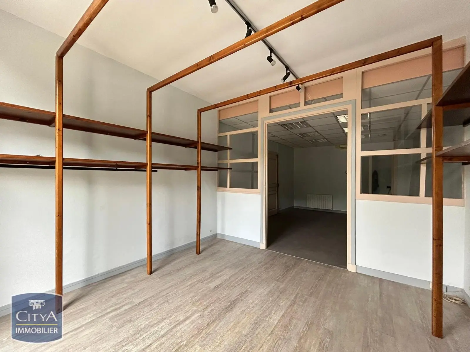 Photo 1 Local Professionnel 38m²