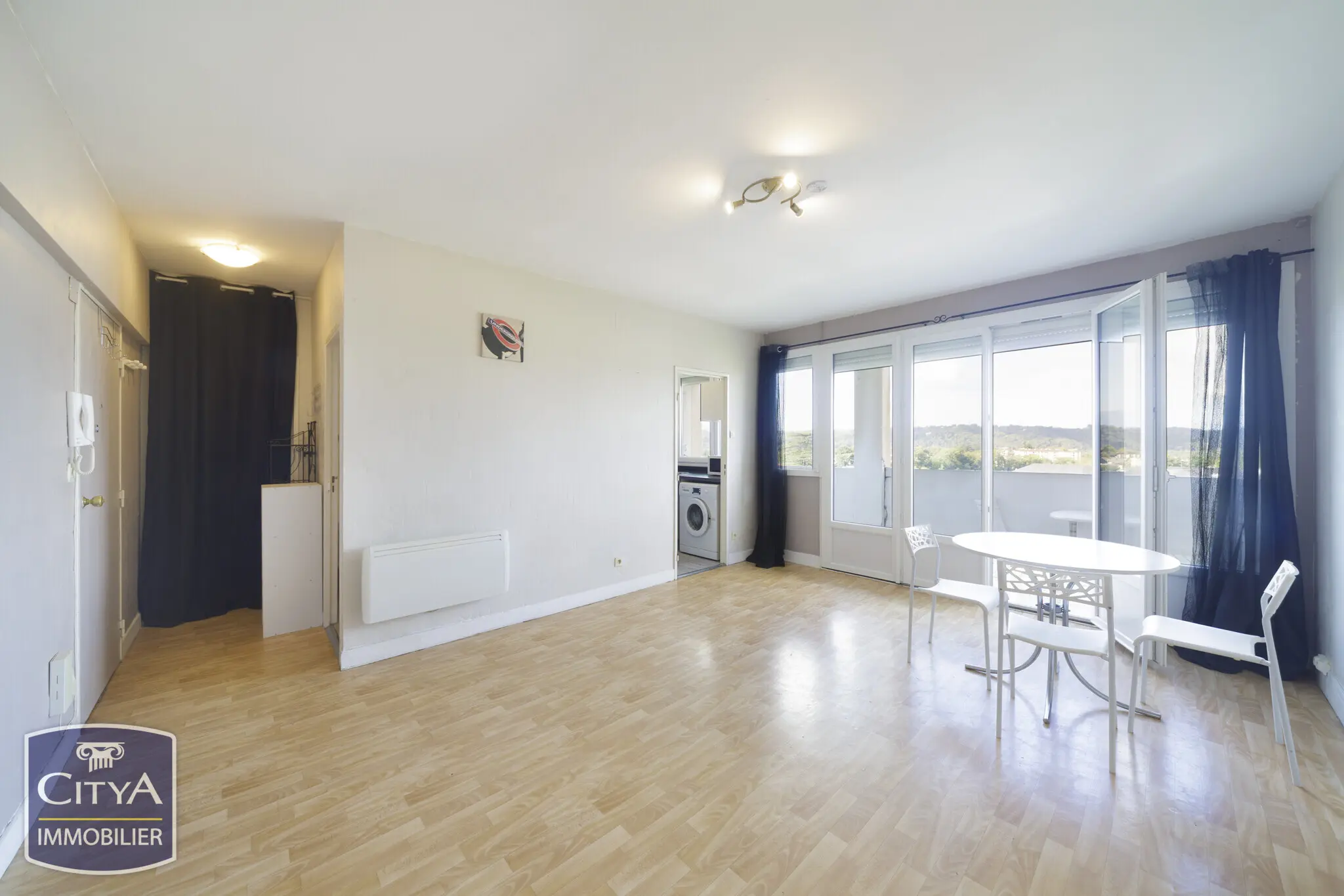 Photo 1 Appartement 1 pièce 30m²