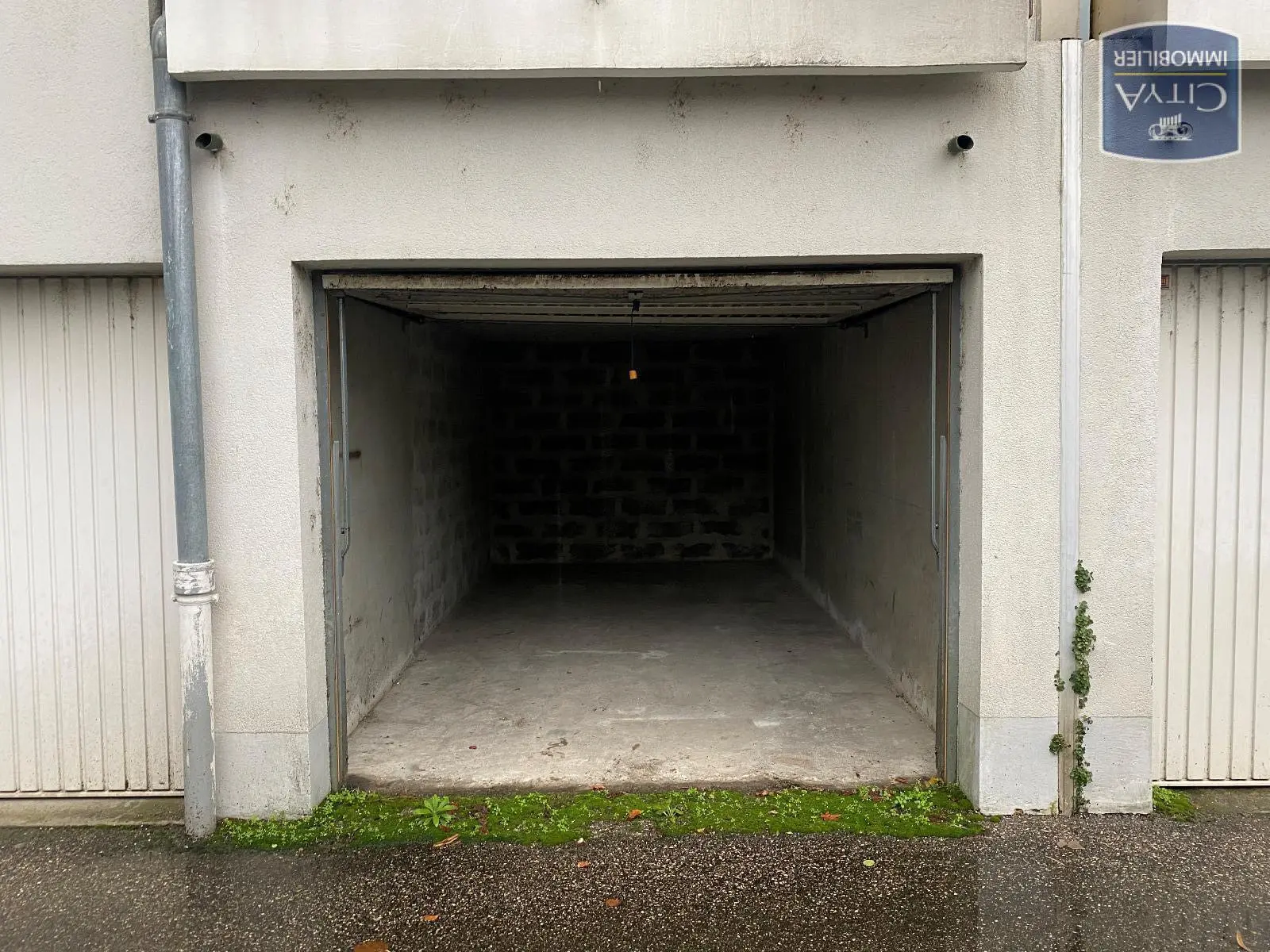 Photo 1 Parking
