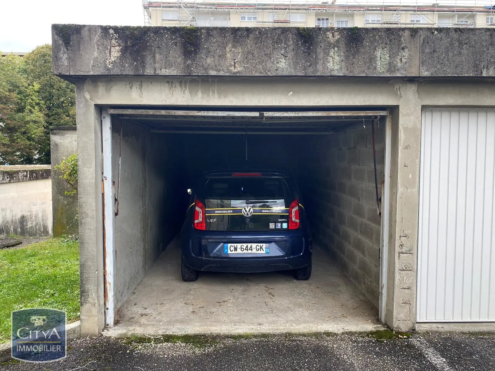 Photo 1 Parking