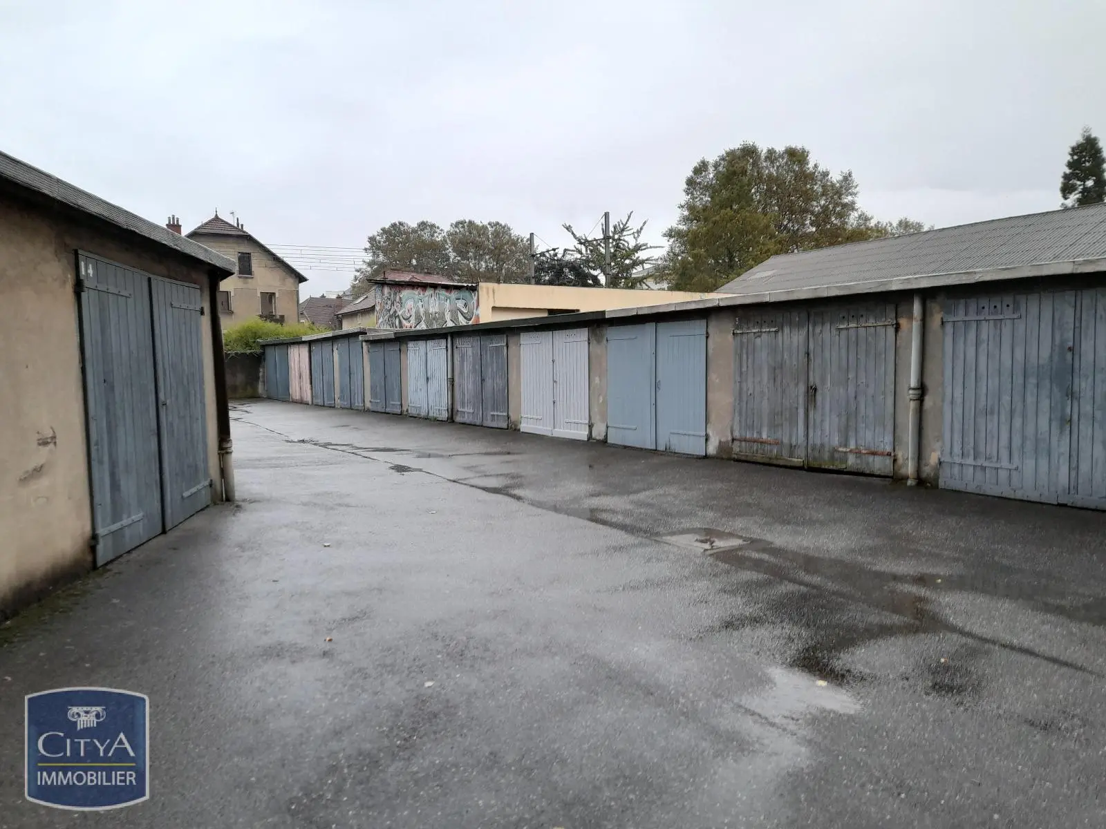 Photo 2 Parking