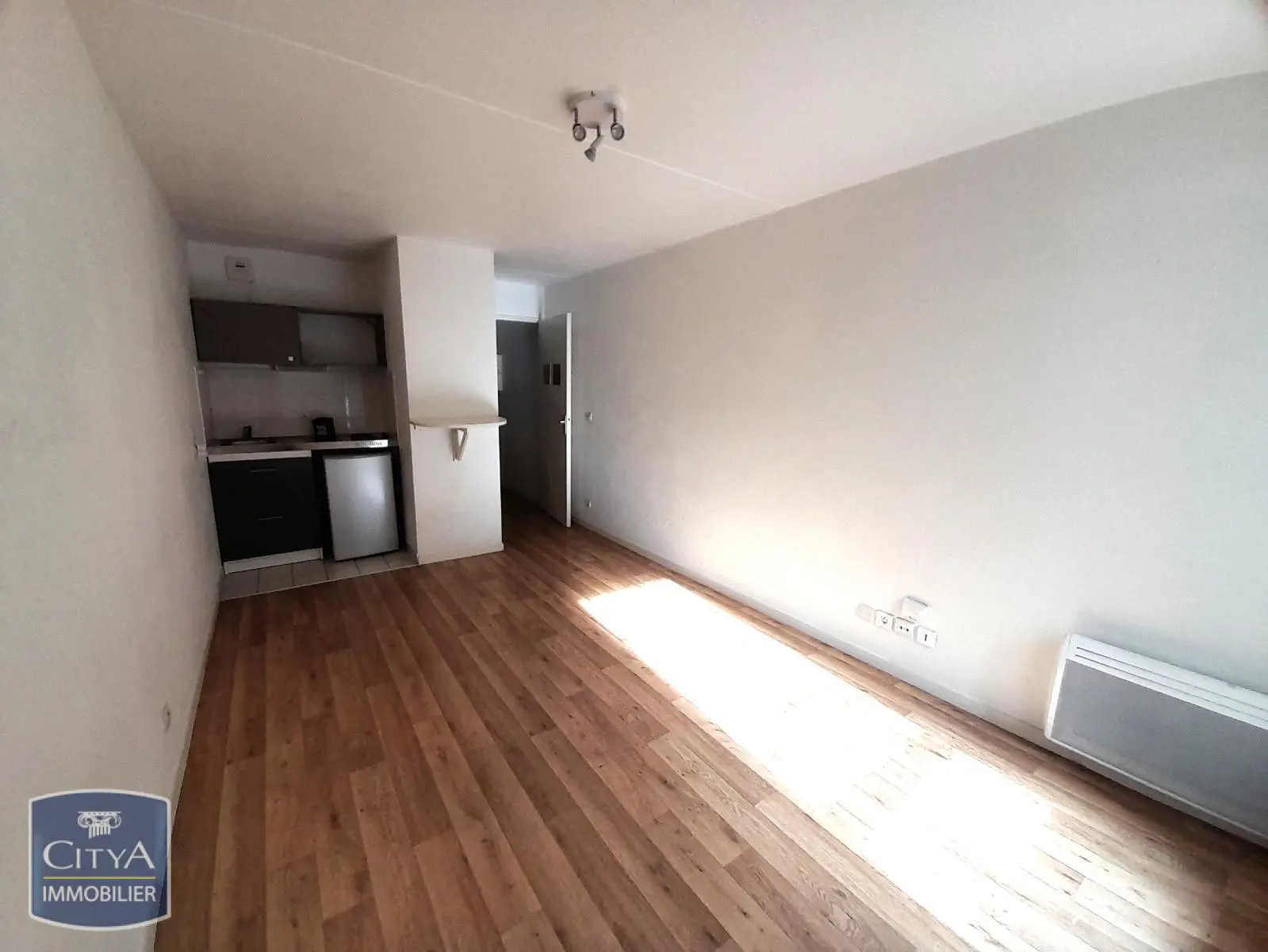 Photo 1 Appartement 1 pièce 21.88m²