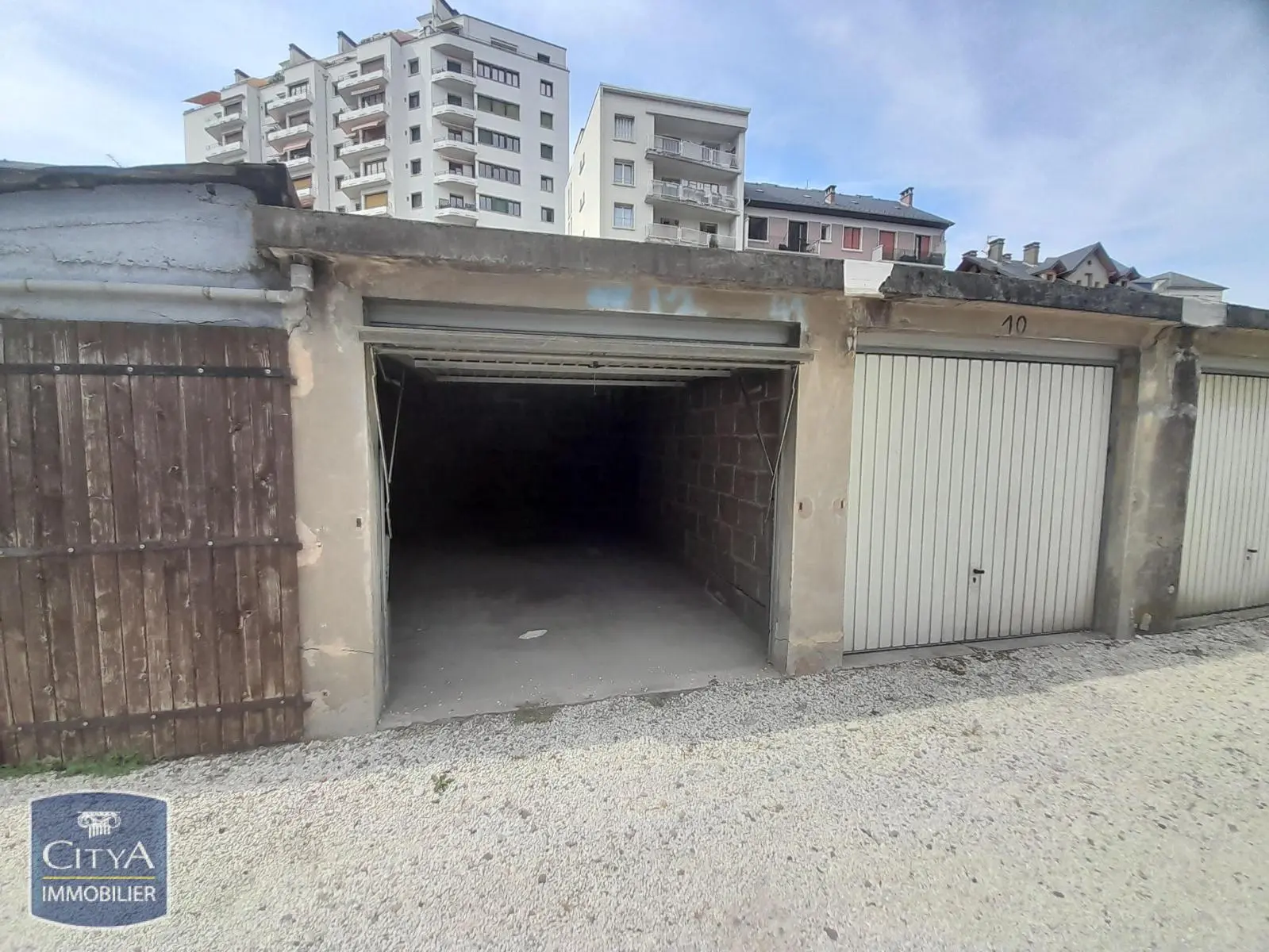 Photo 3 Parking