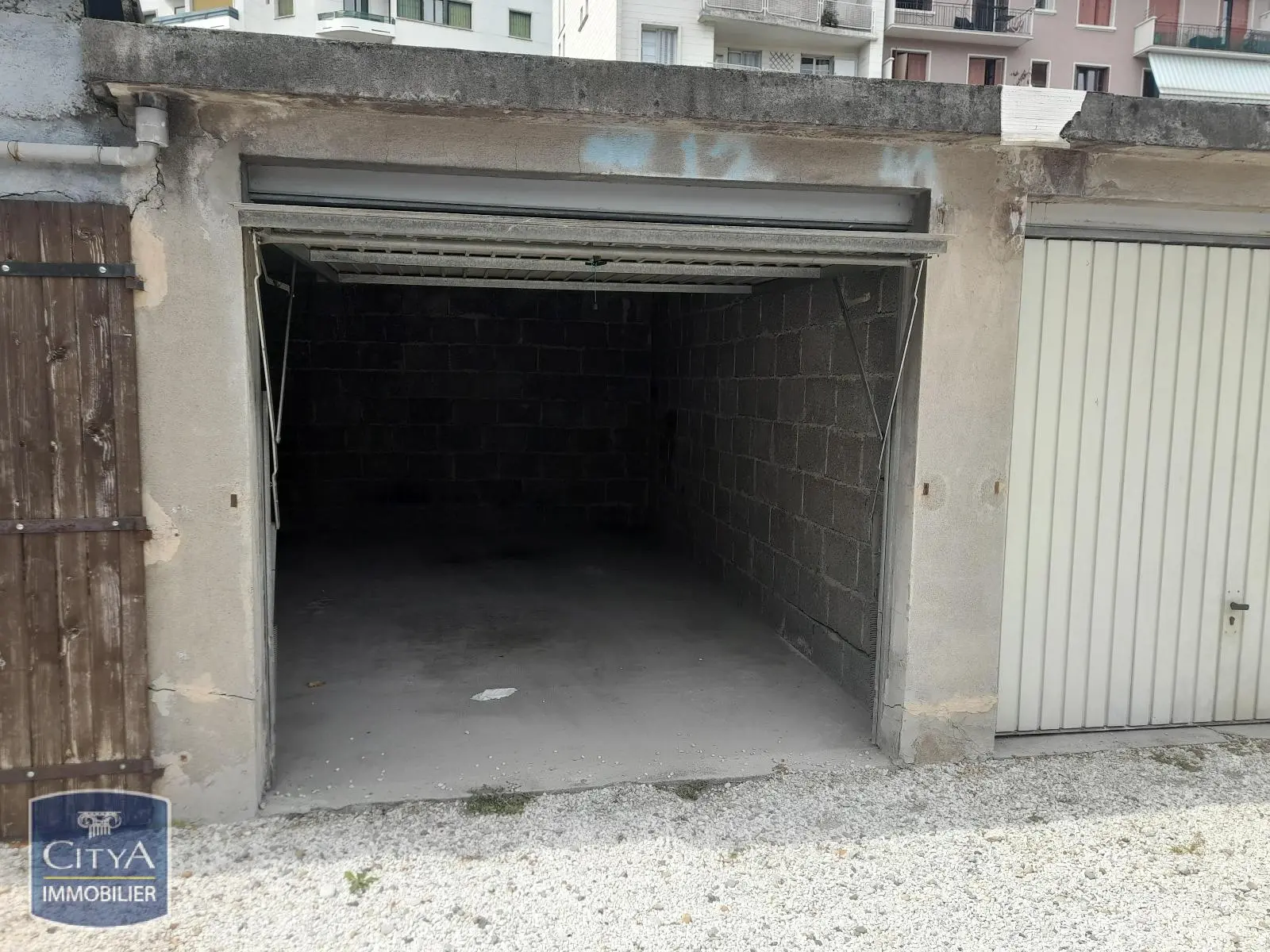 Photo 4 Parking