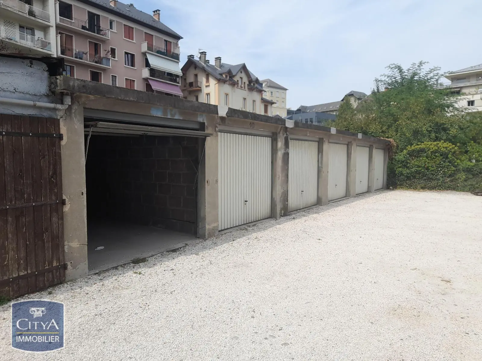 Photo 1 Parking