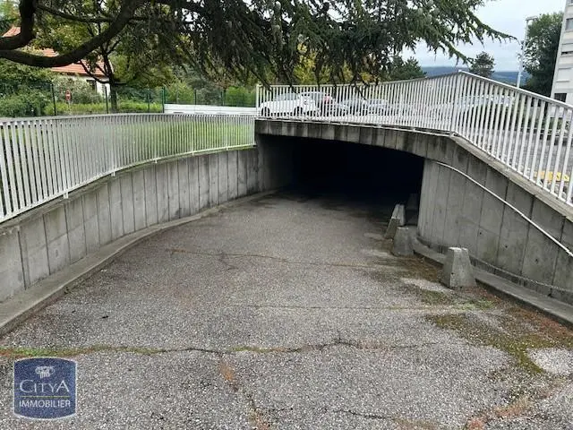 Photo 2 Parking