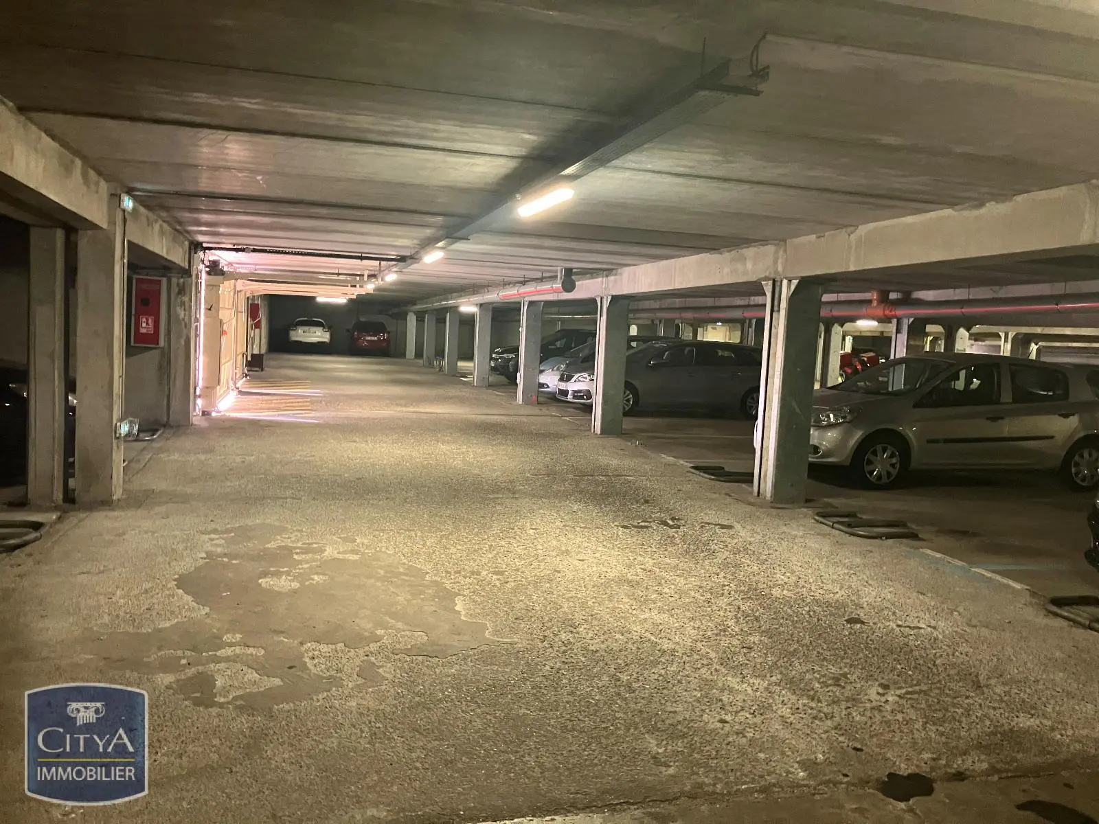 Photo 2 Parking