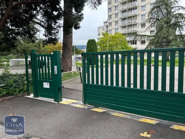 Photo 1 Parking