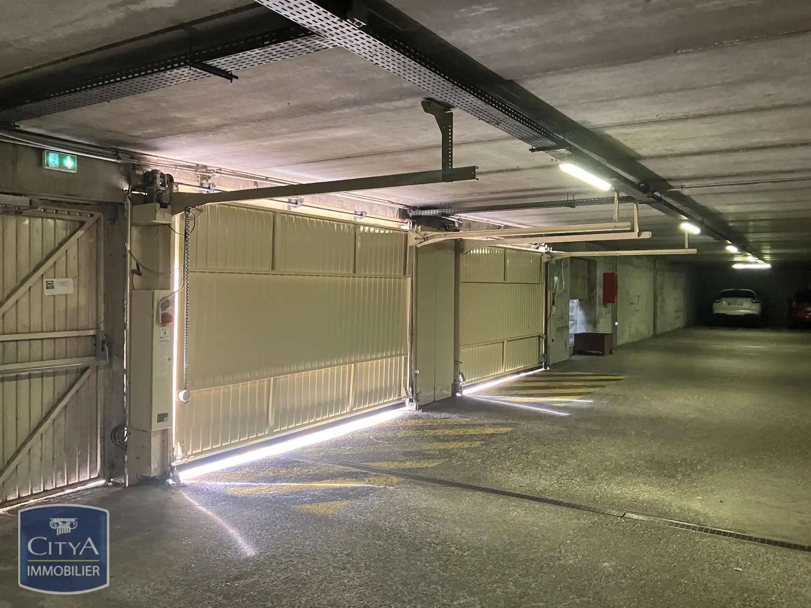 Photo 3 Parking