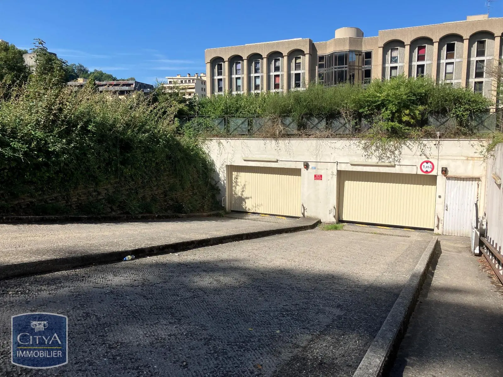 Photo 1 Parking