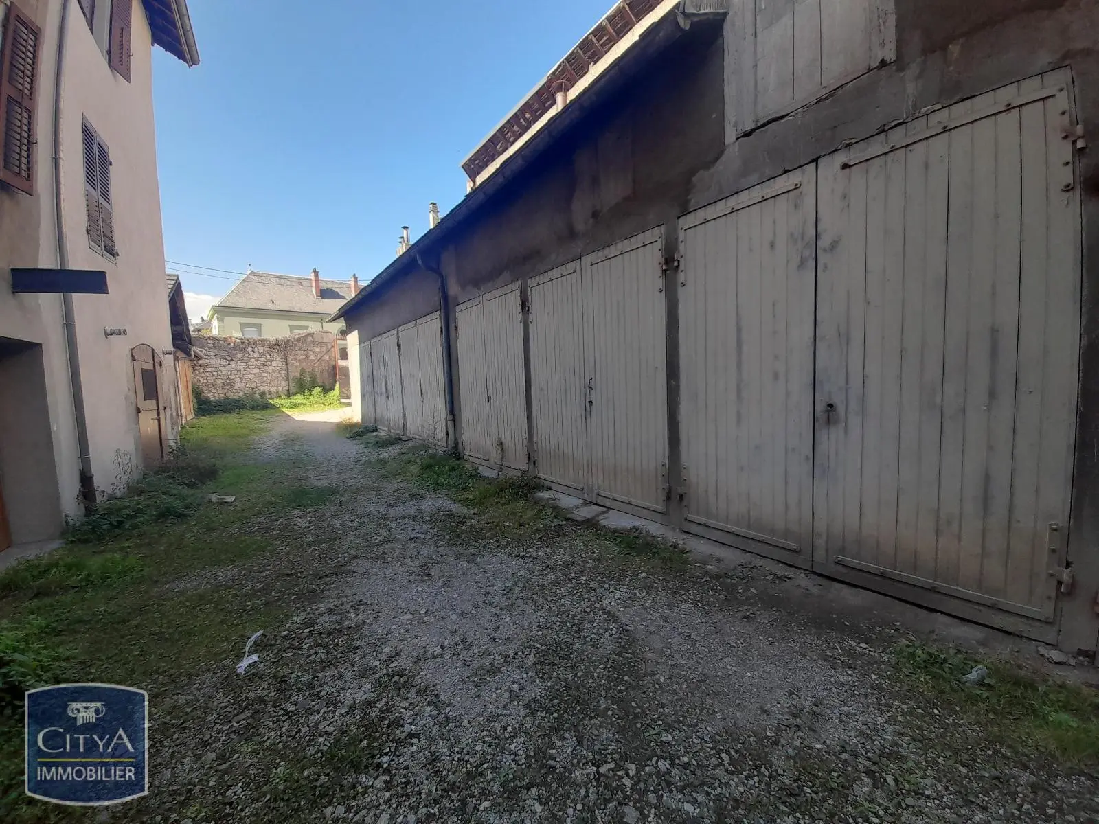 Photo 1 Parking
