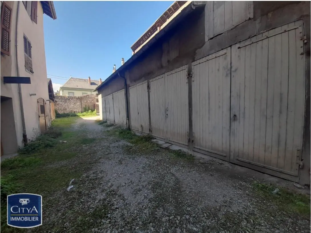 Photo 1 Parking
