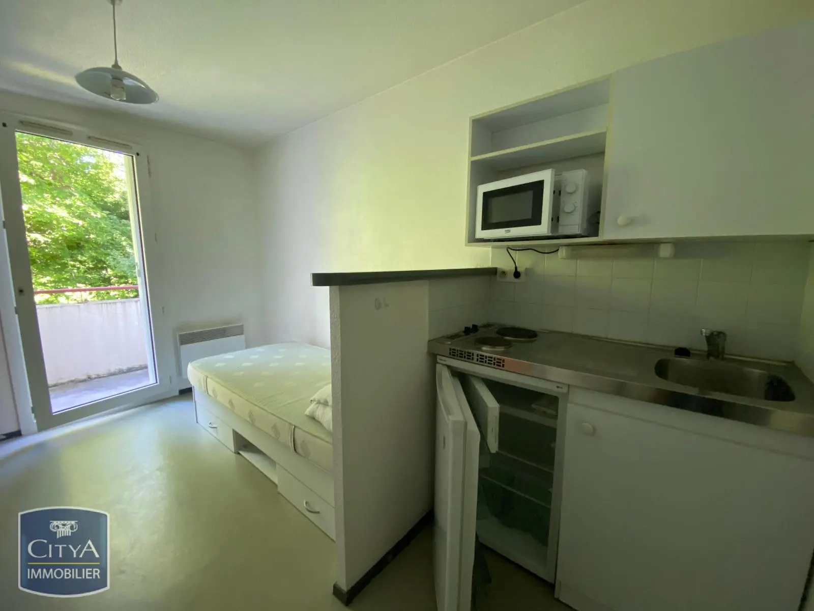 Photo 1 Appartement 1 pièce 18m²