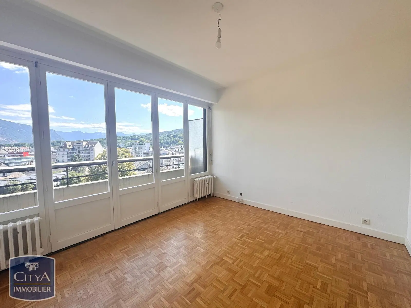 Photo 2 Appartement 1 pièce 27.4m²