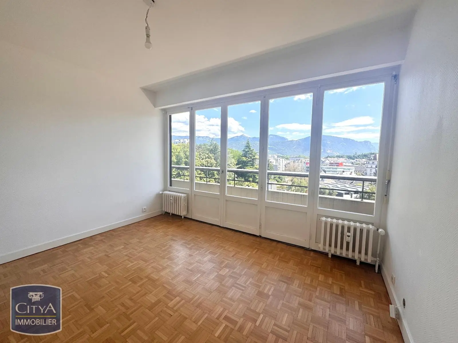Photo 1 Appartement 1 pièce 27.4m²