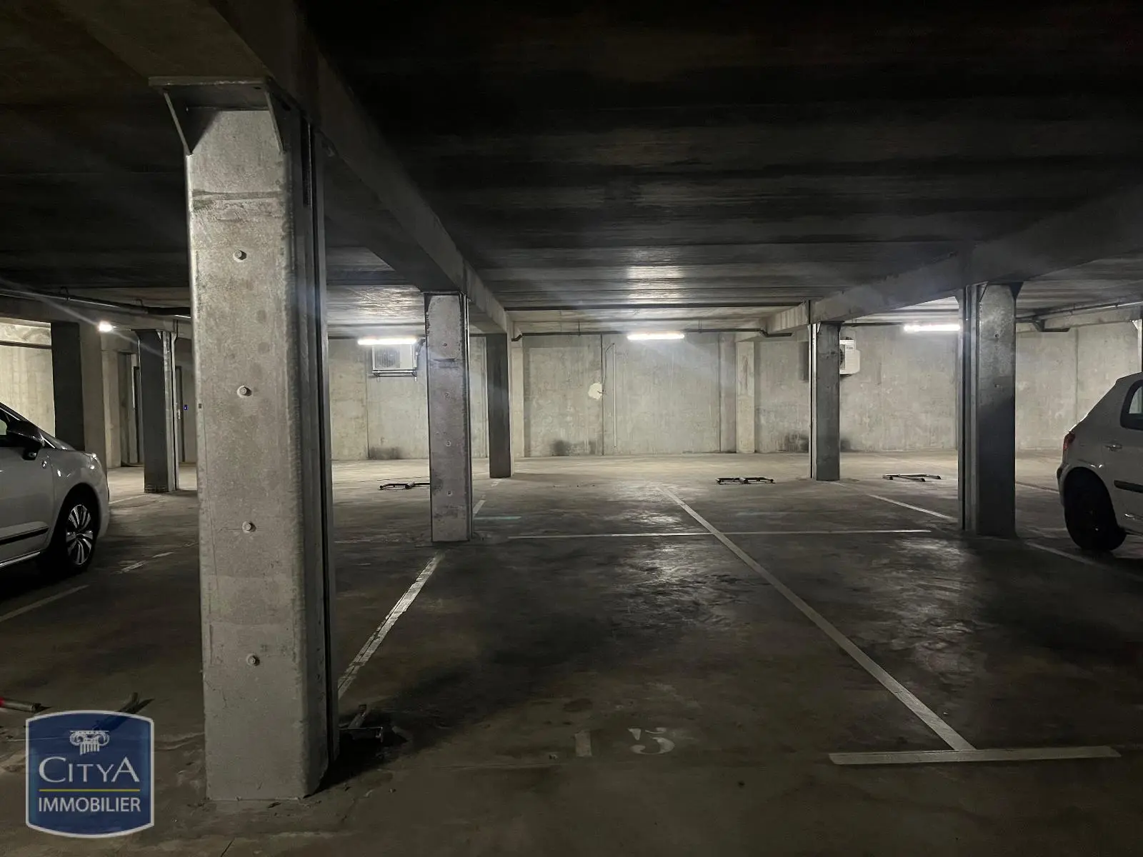Photo 7 Parking