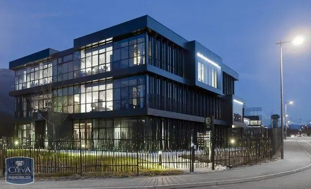 Photo 3 Local Professionnel 12 pièces 209m²