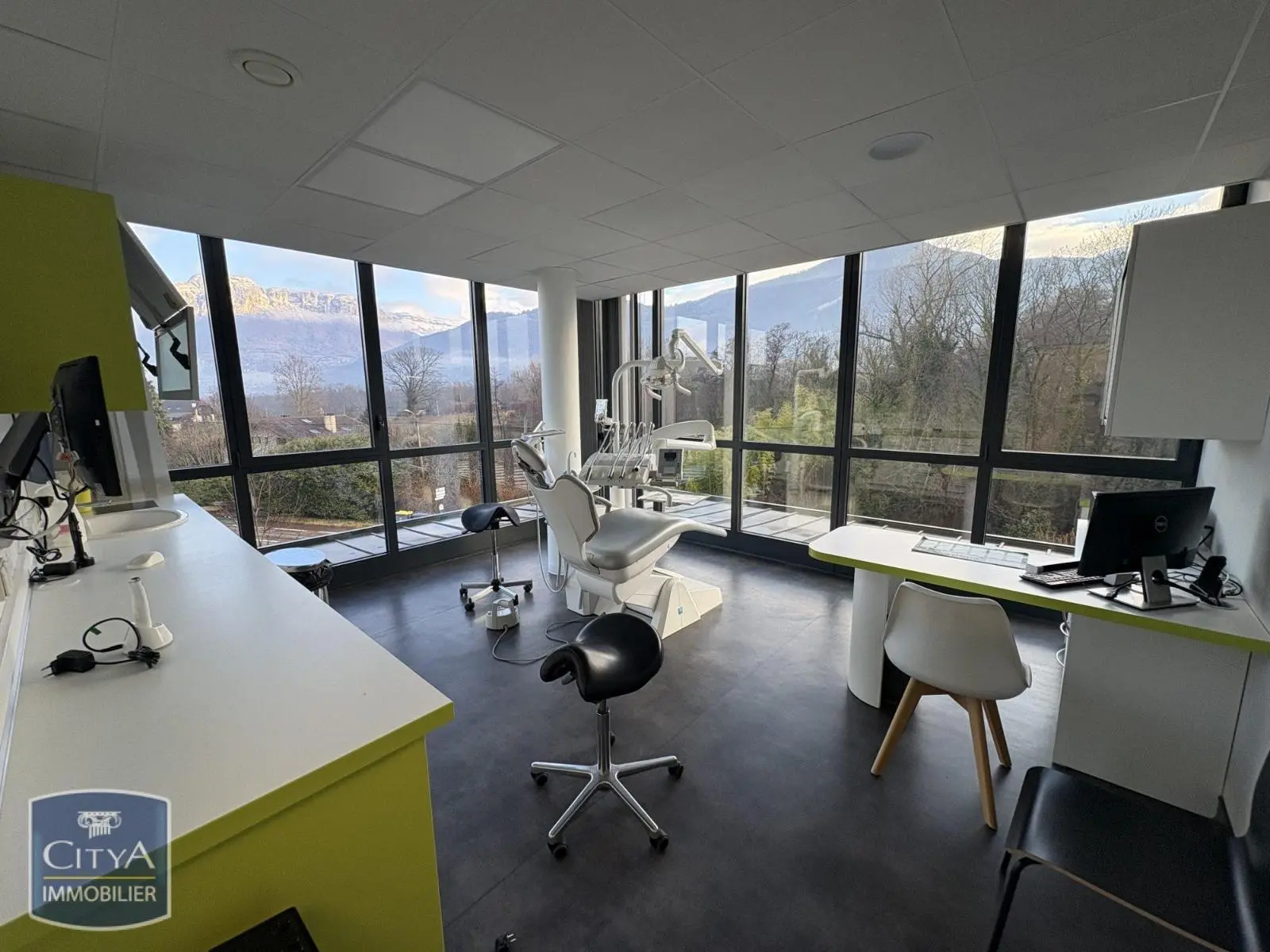 Photo 2 Local Professionnel 12 pièces 209m²