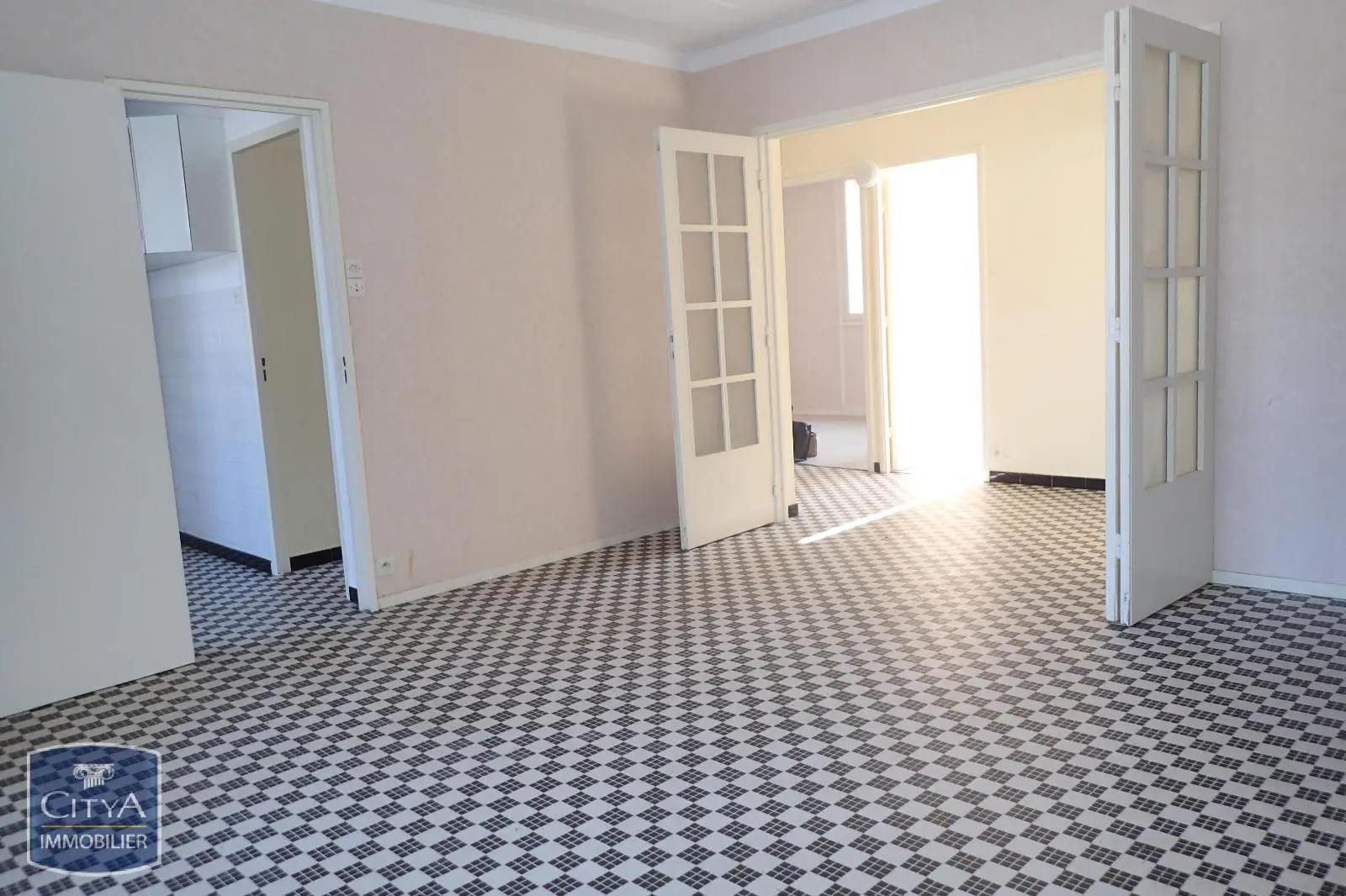 Photo 1 Appartement 4 pièces 77.24m²