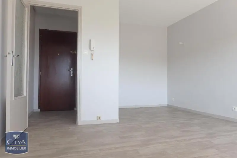 Photo 2 Appartement 1 pièce 28m²
