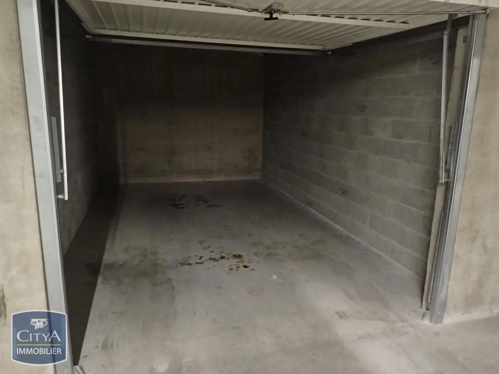 Photo 3 Parking 12m²