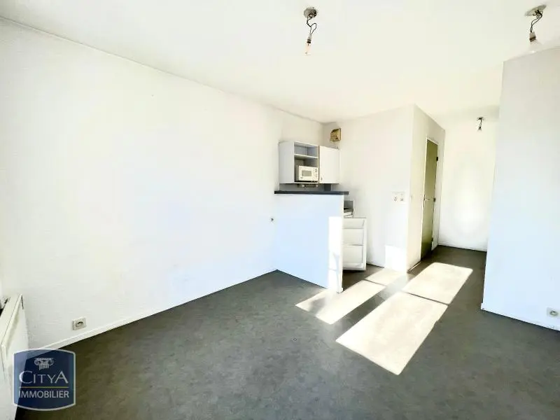 Photo 1 Appartement 1 pièce 19.07m²