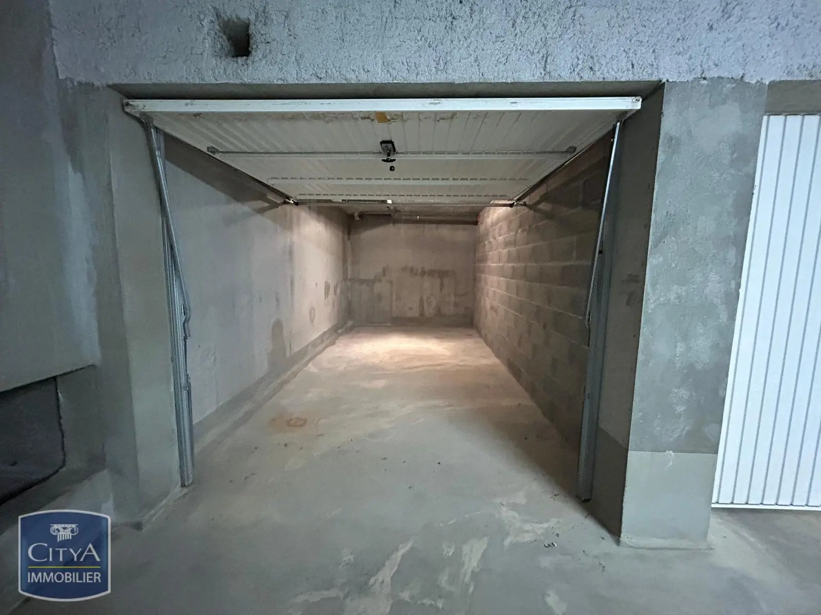 Photo 3 Parking