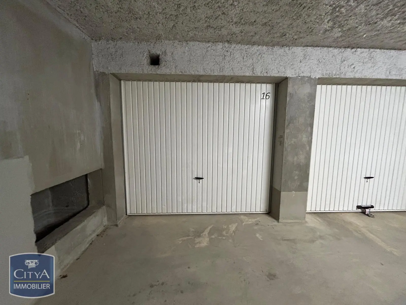 Photo 1 Parking