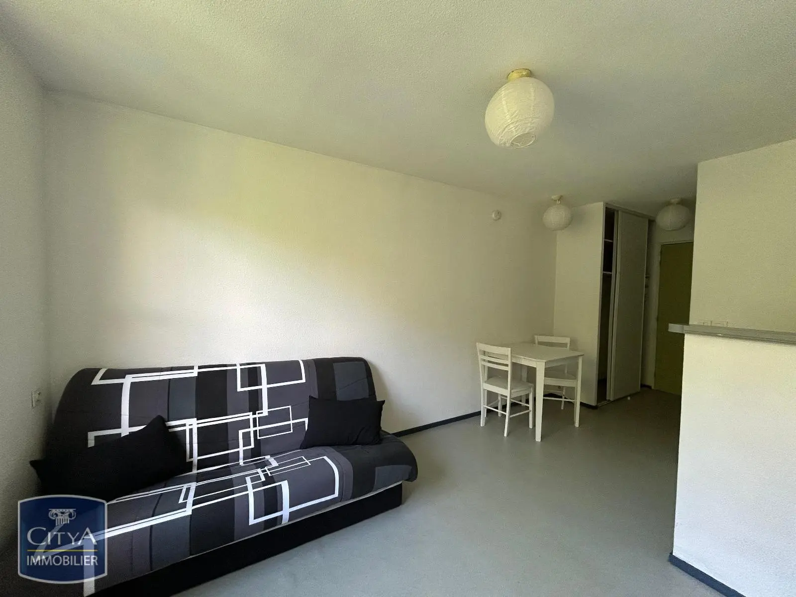Photo 1 Appartement 1 pièce 18m²