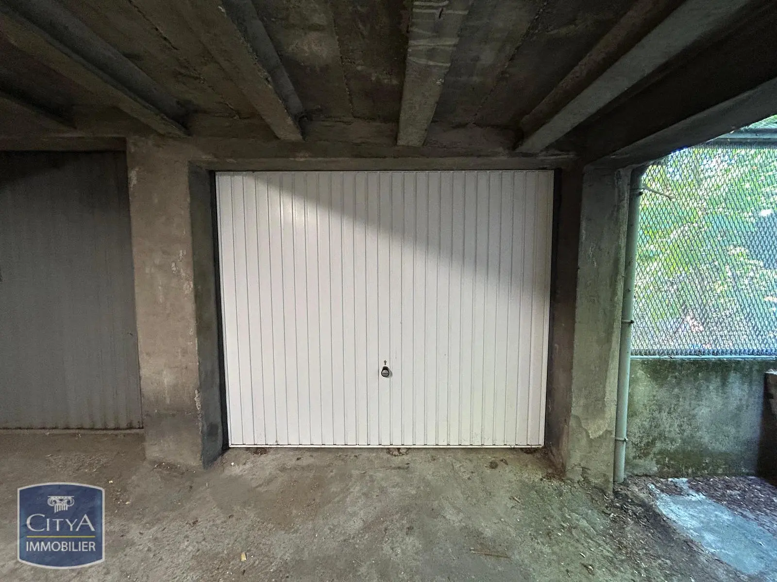 Photo 1 Parking