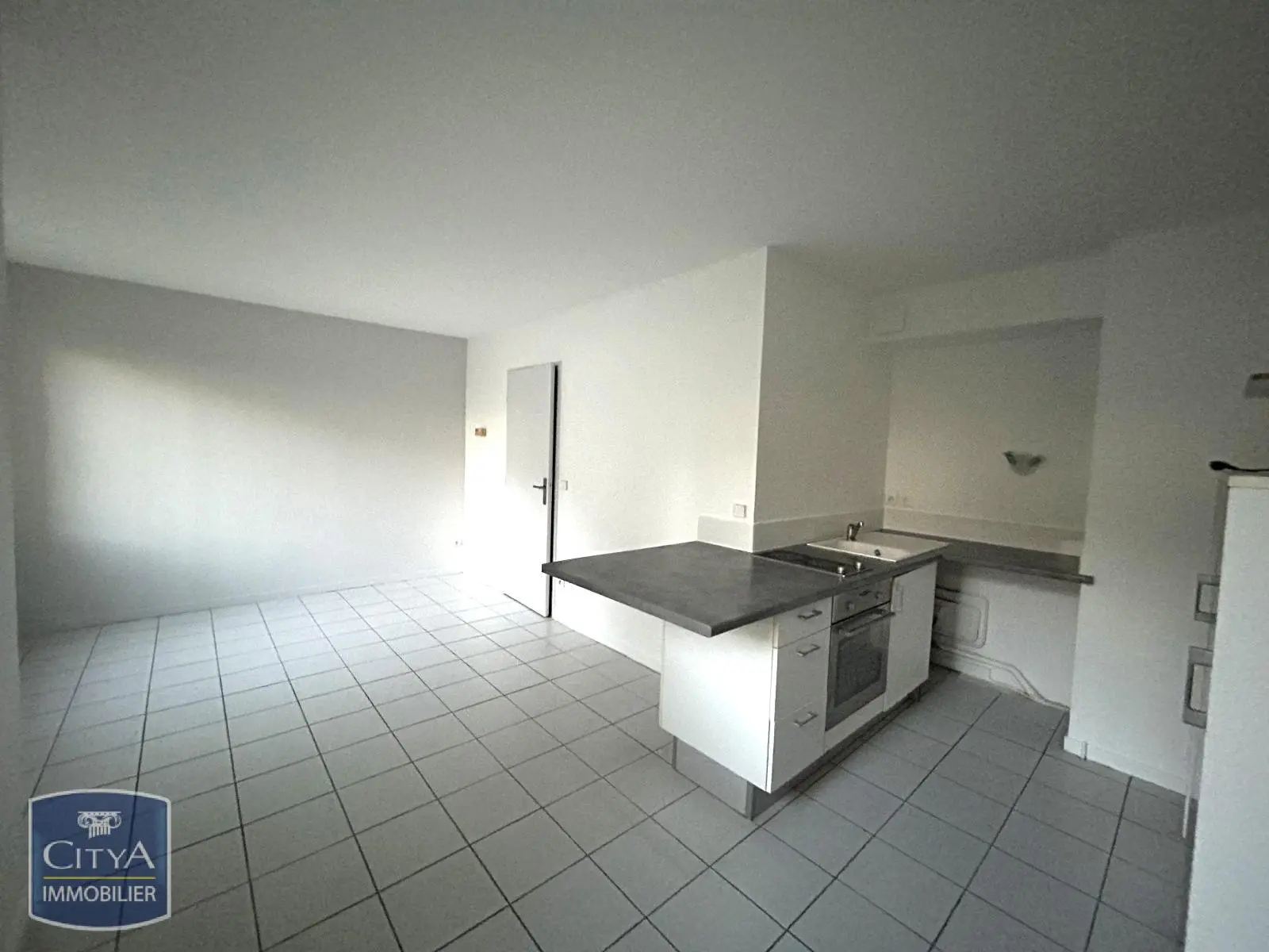 Photo 1 Appartement 1 pièce 27.81m²