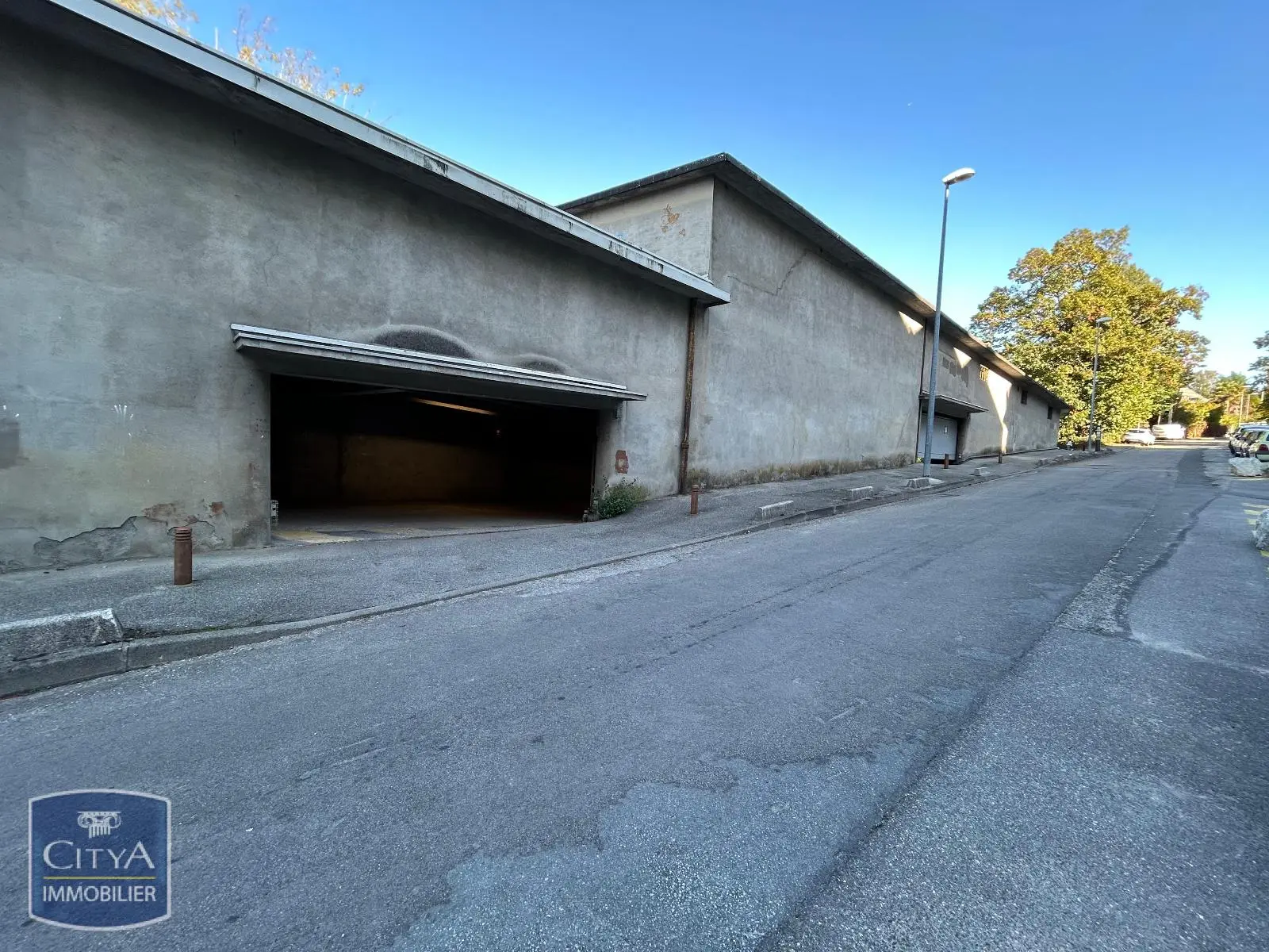 Photo 6 Parking
