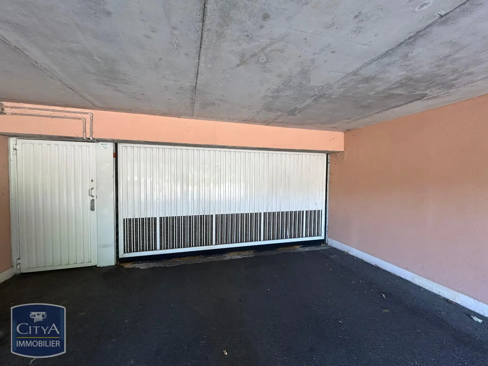 Photo 1 Parking 15m²