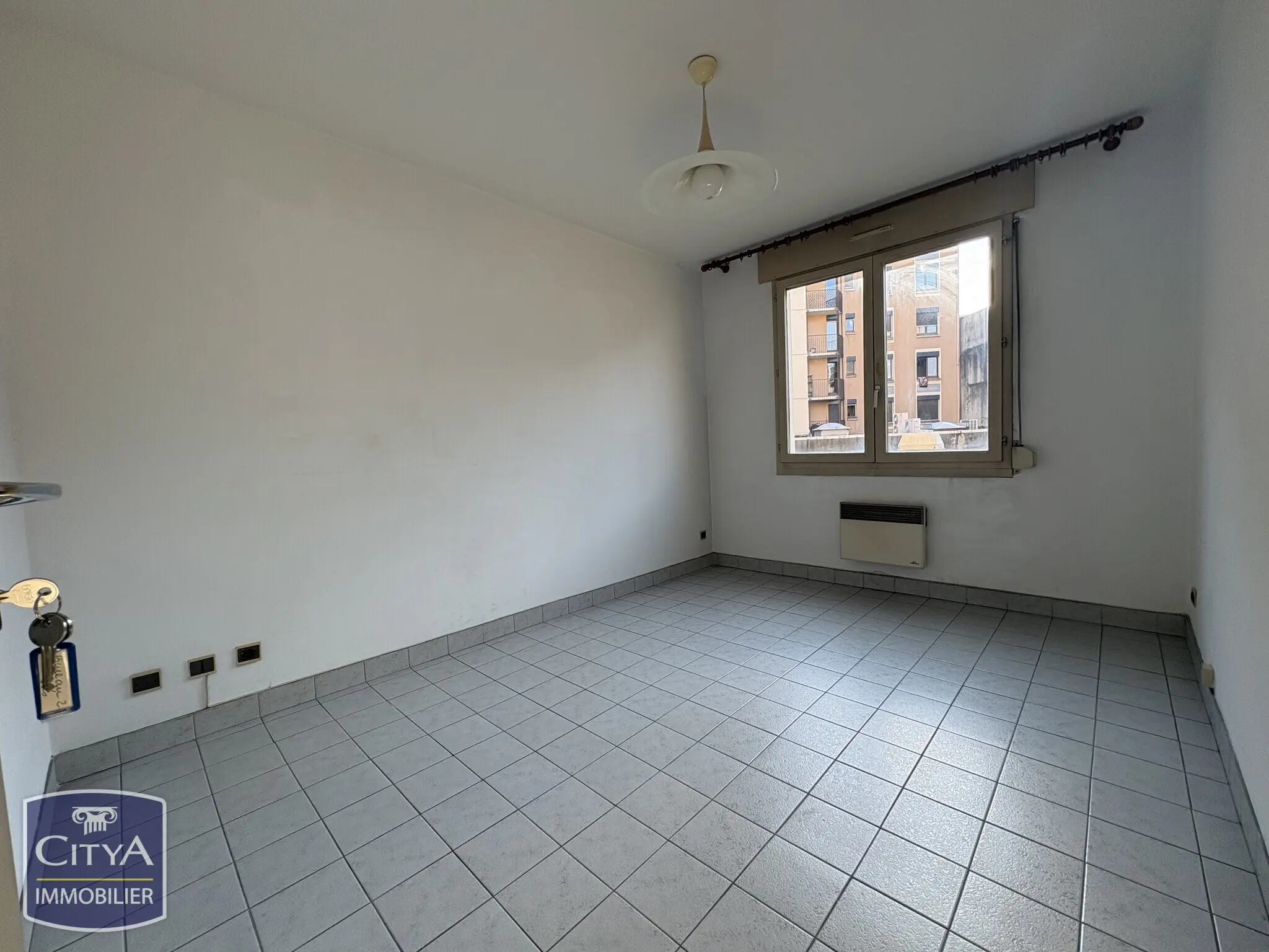 Photo 2 Local Professionnel 46.15m²