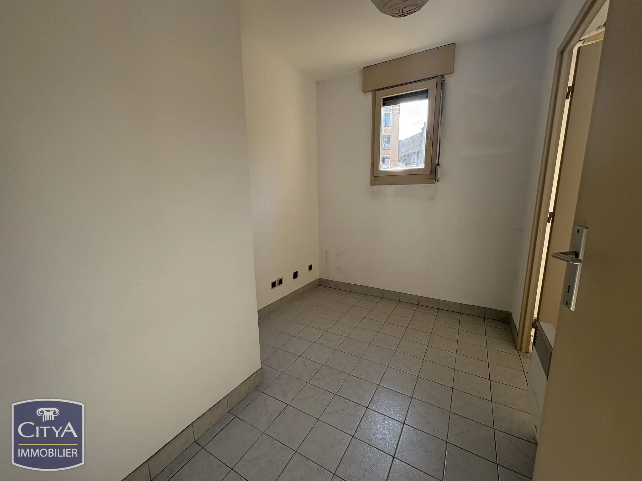 Photo 4 Local Professionnel 46.15m²