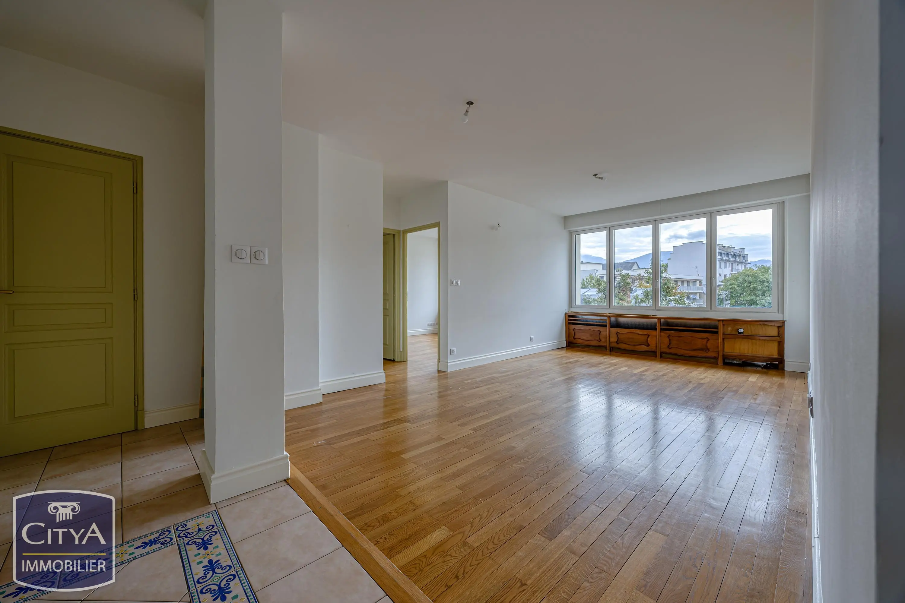 Photo 1 Appartement 5 pièces 121.94m²