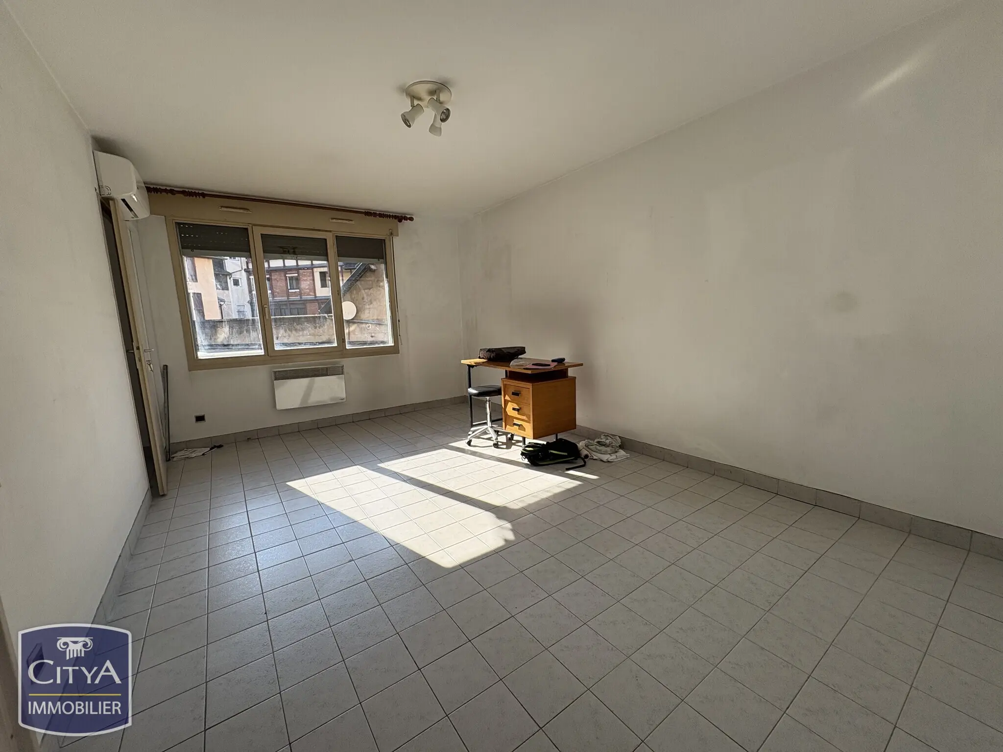 Photo 1 Local Professionnel 46.15m²