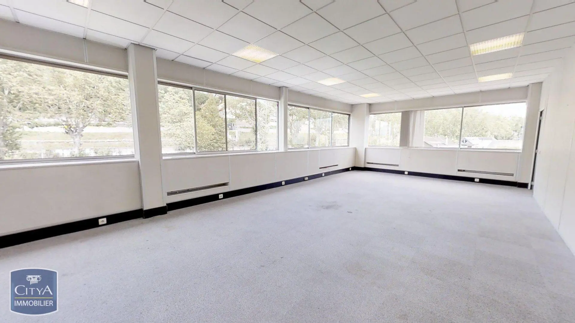 Photo 1 Fonds De Commerce 154m²