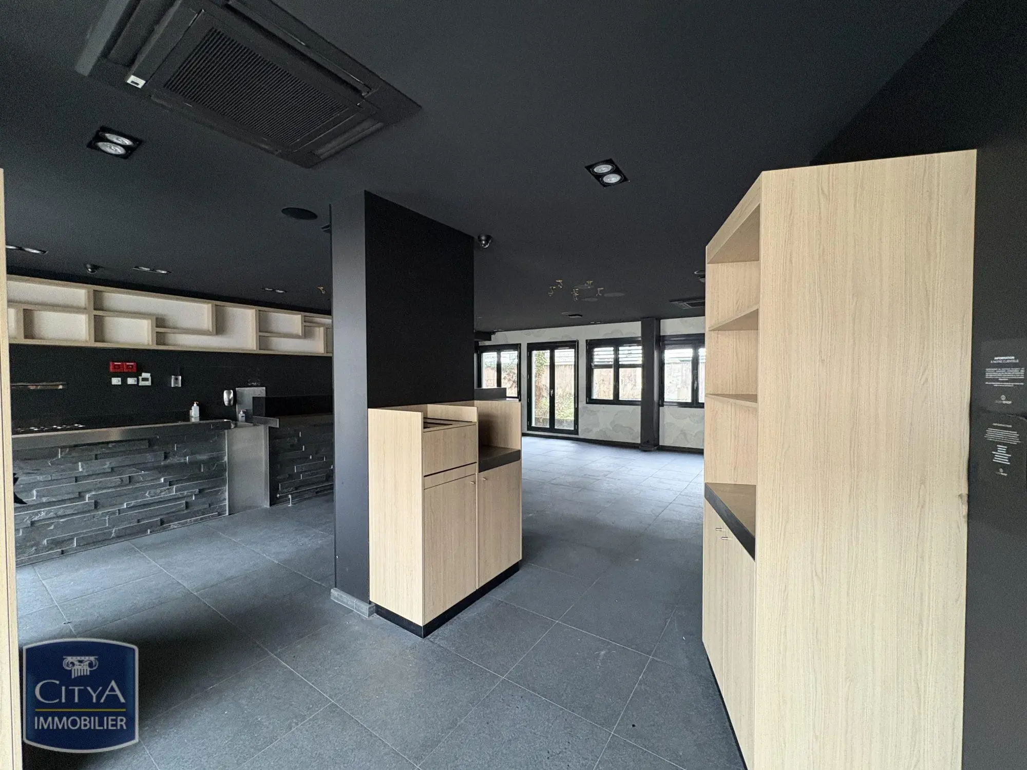 Photo 4 Local Commercial 165m²