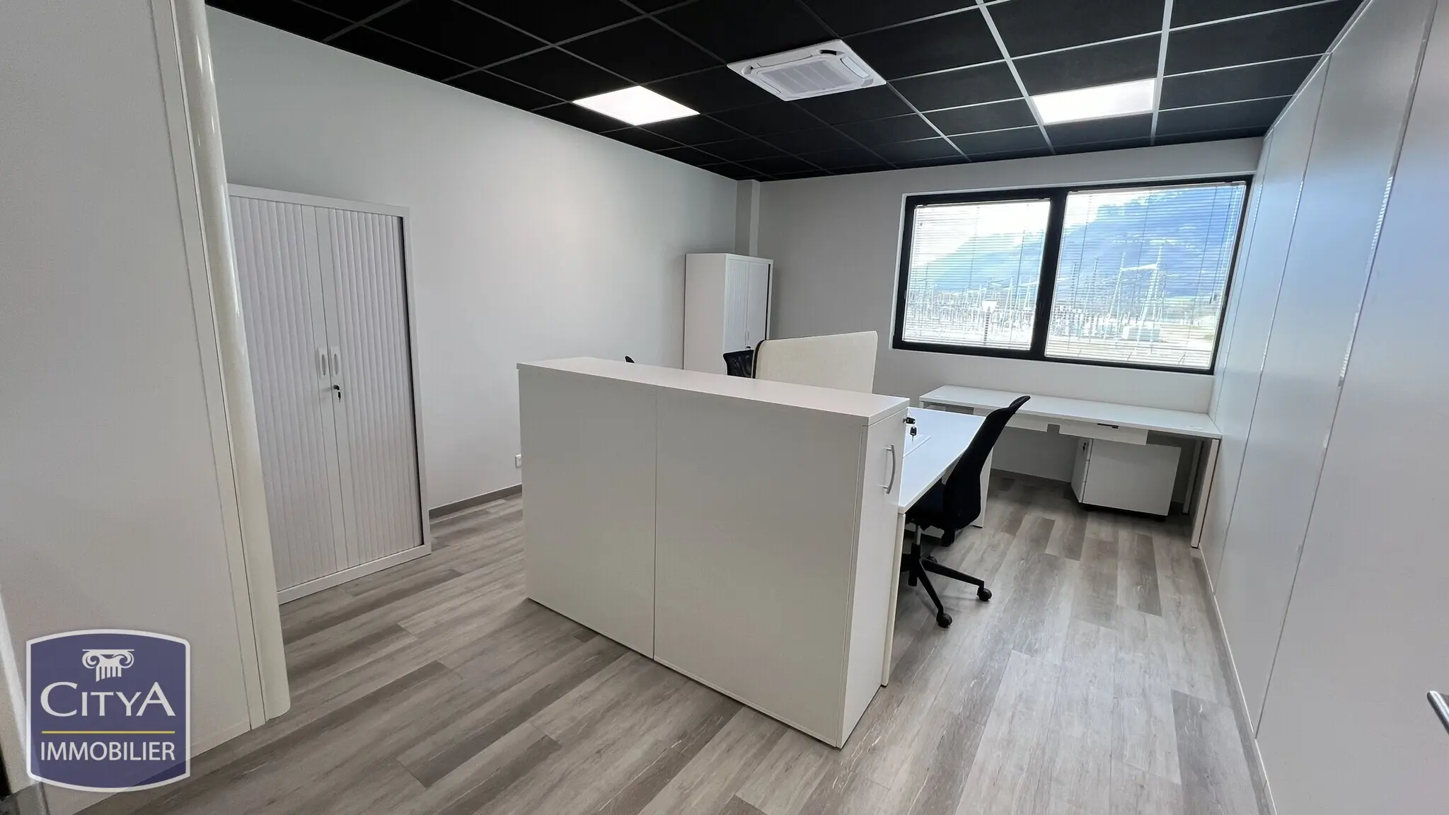 Photo 3 Local Professionnel 351m²