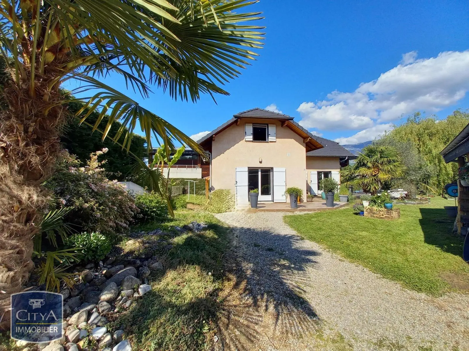 Photo 1 Maison 4 pièces 155m²