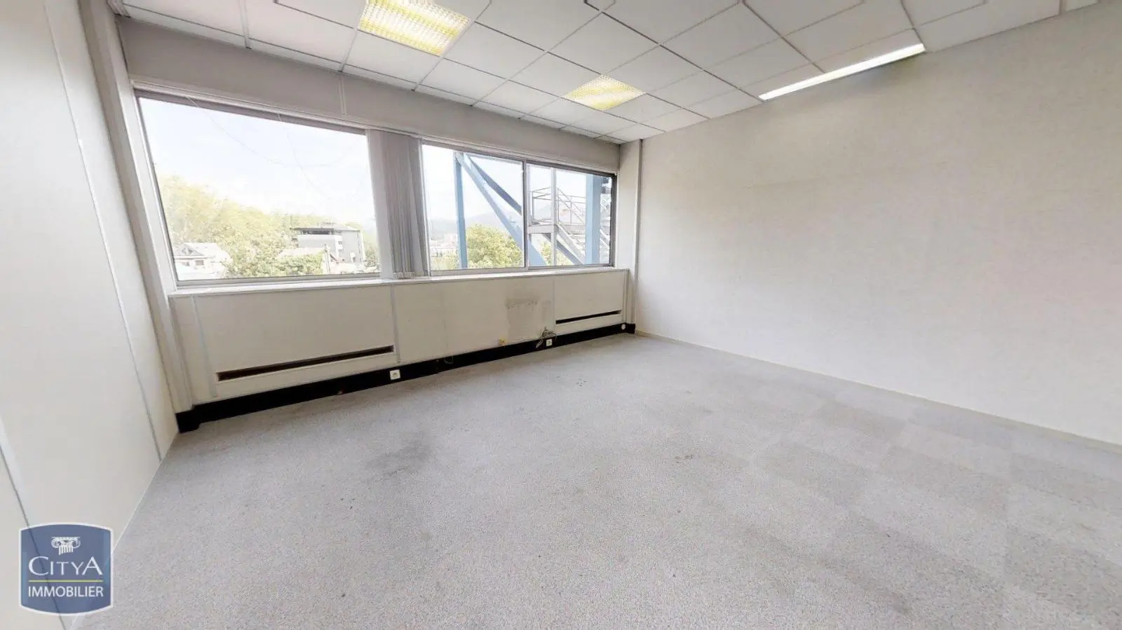 Photo 3 Local Professionnel 4 pièces 154m²