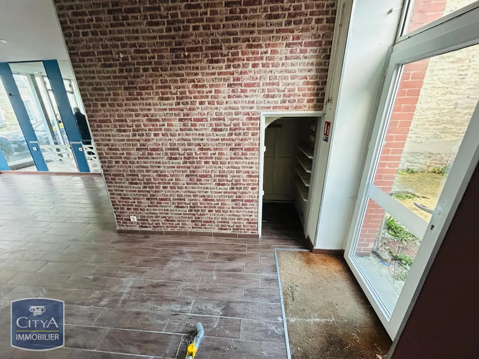 Photo 4 Local Commercial