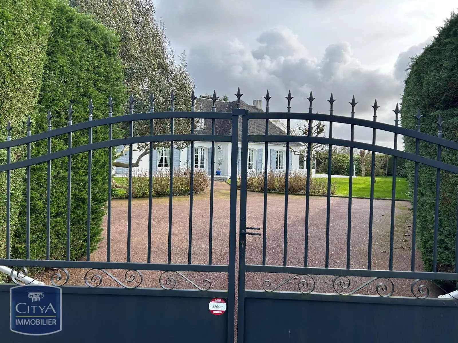 Photo 1 Maison 6 pièces 220m²