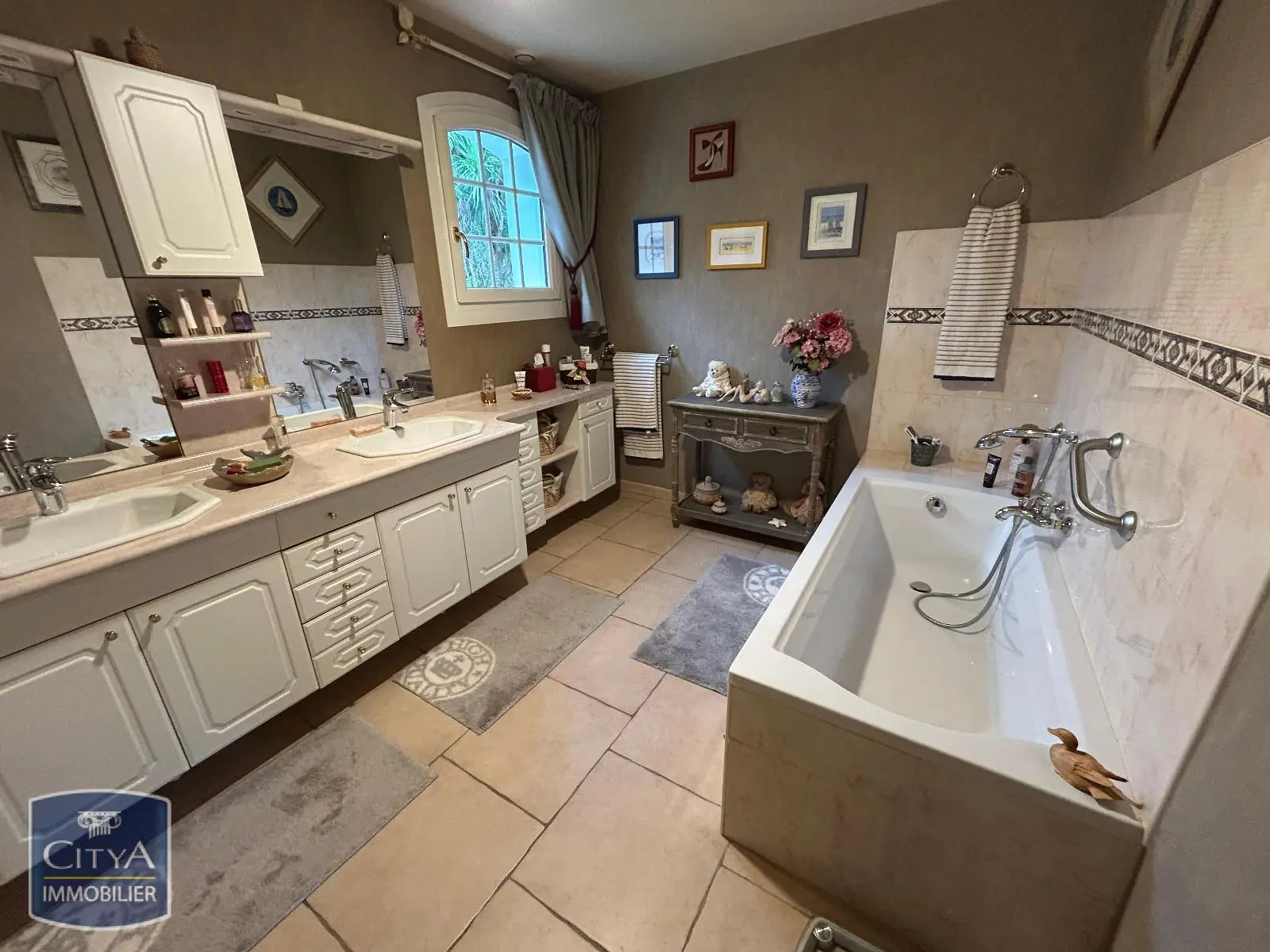 Photo 8 Maison 6 pièces 220m²