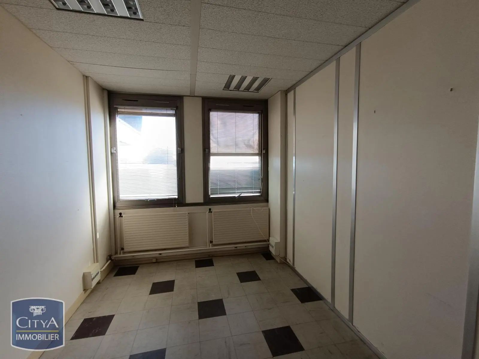 Photo 2 Local Commercial 111m²