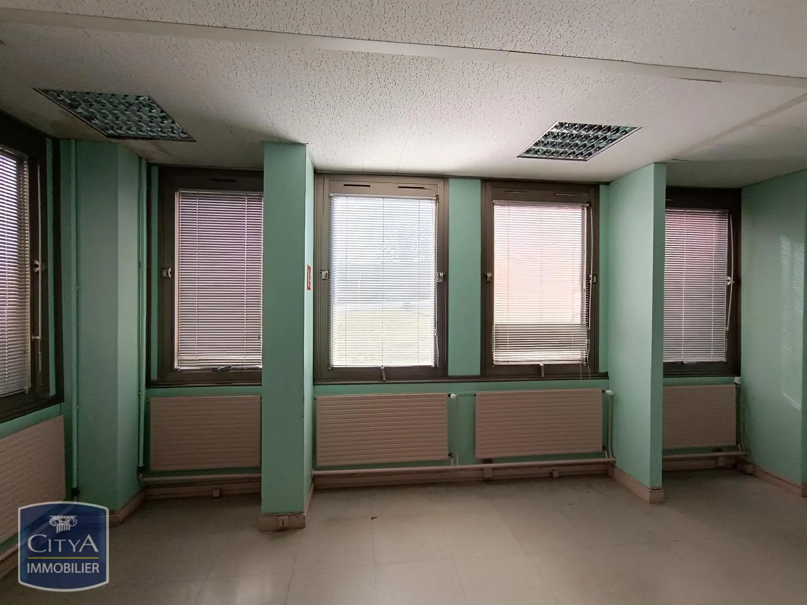 Photo 1 Local Commercial 111m²