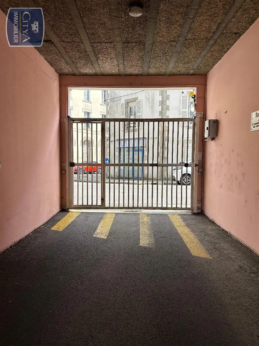 Photo 2 Parking