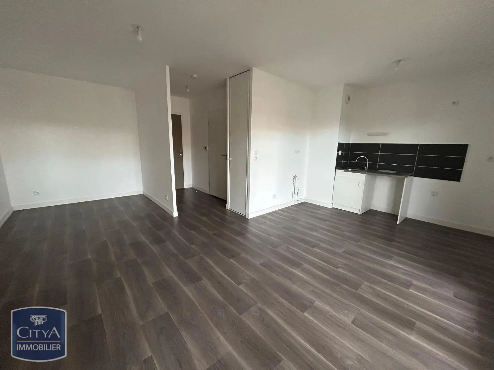 Photo 1 Appartement 1 pièce 32.03m²