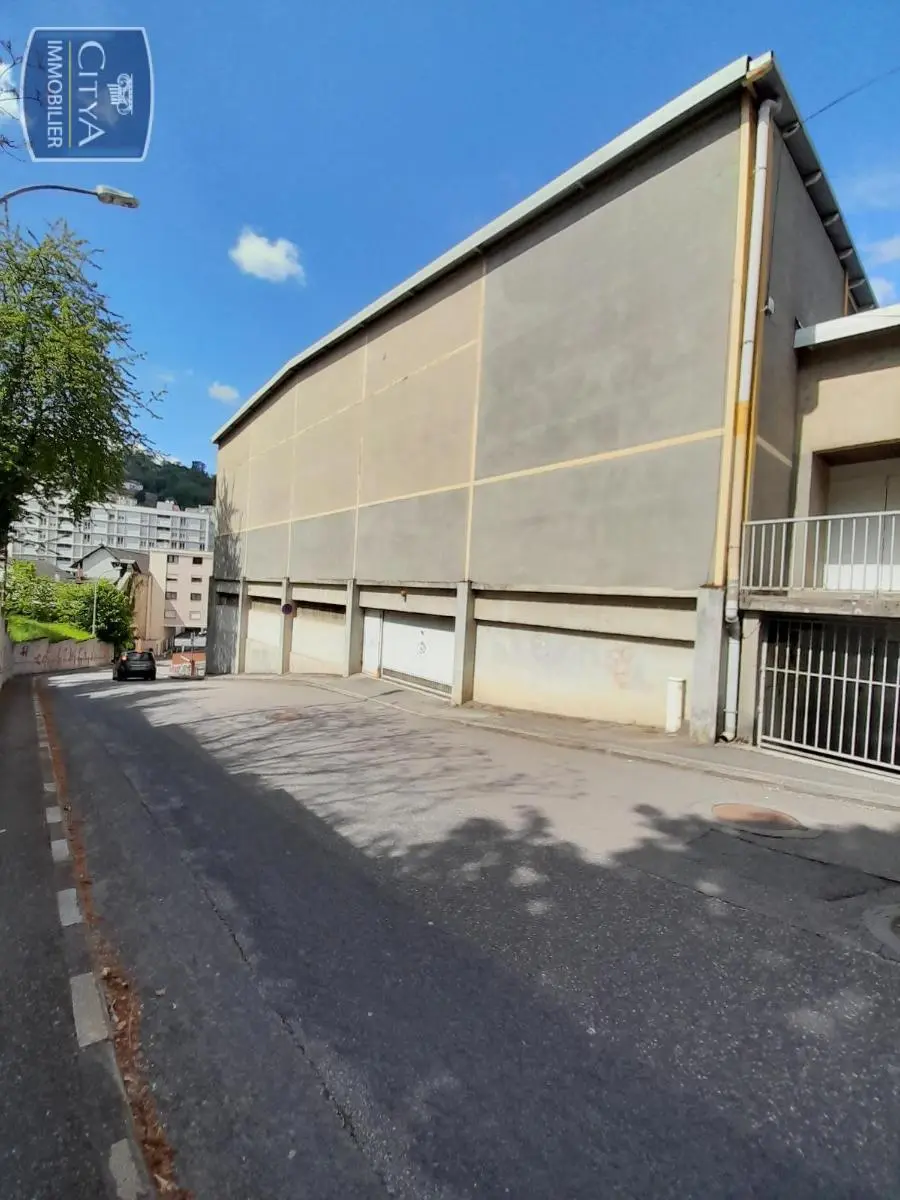Photo 3 Parking